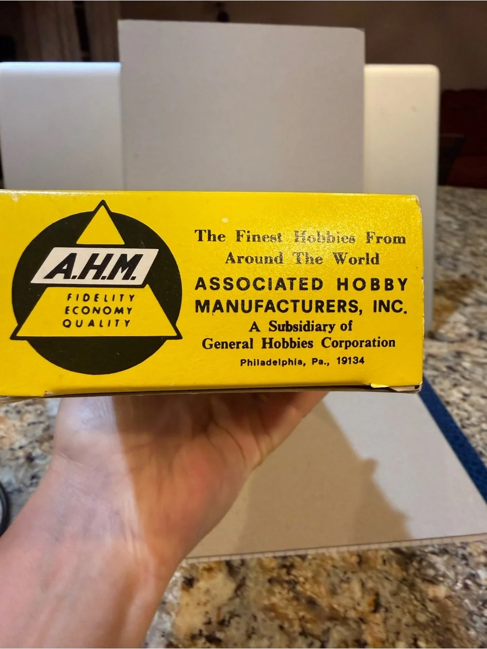 AHM 1930 Sleeper 85 Ft HO Scale #6401- BG Santa Fe #1377 New in Box